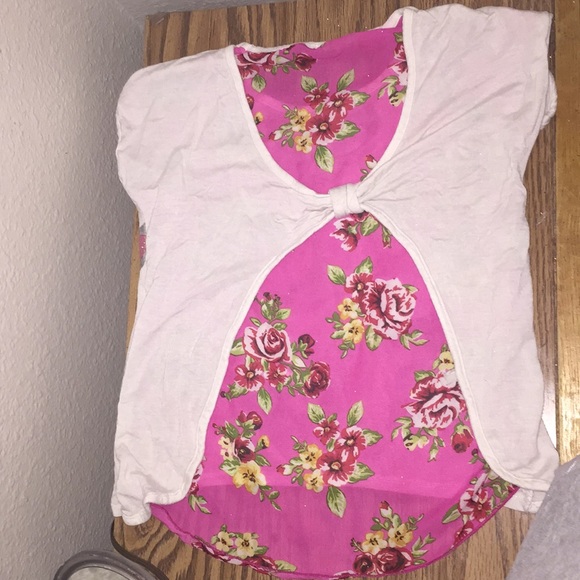 Cute white blouse with little dogs and flowers - Picture 4 of 7